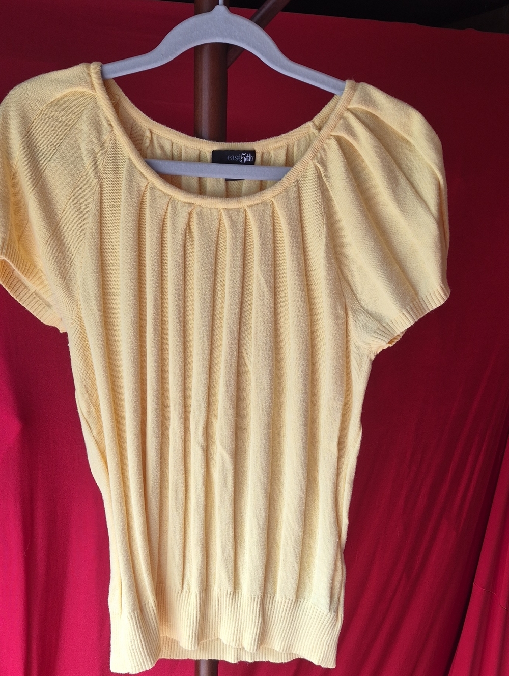 East 5th Soft Yellow Short-Sleeve Knit Top Size L